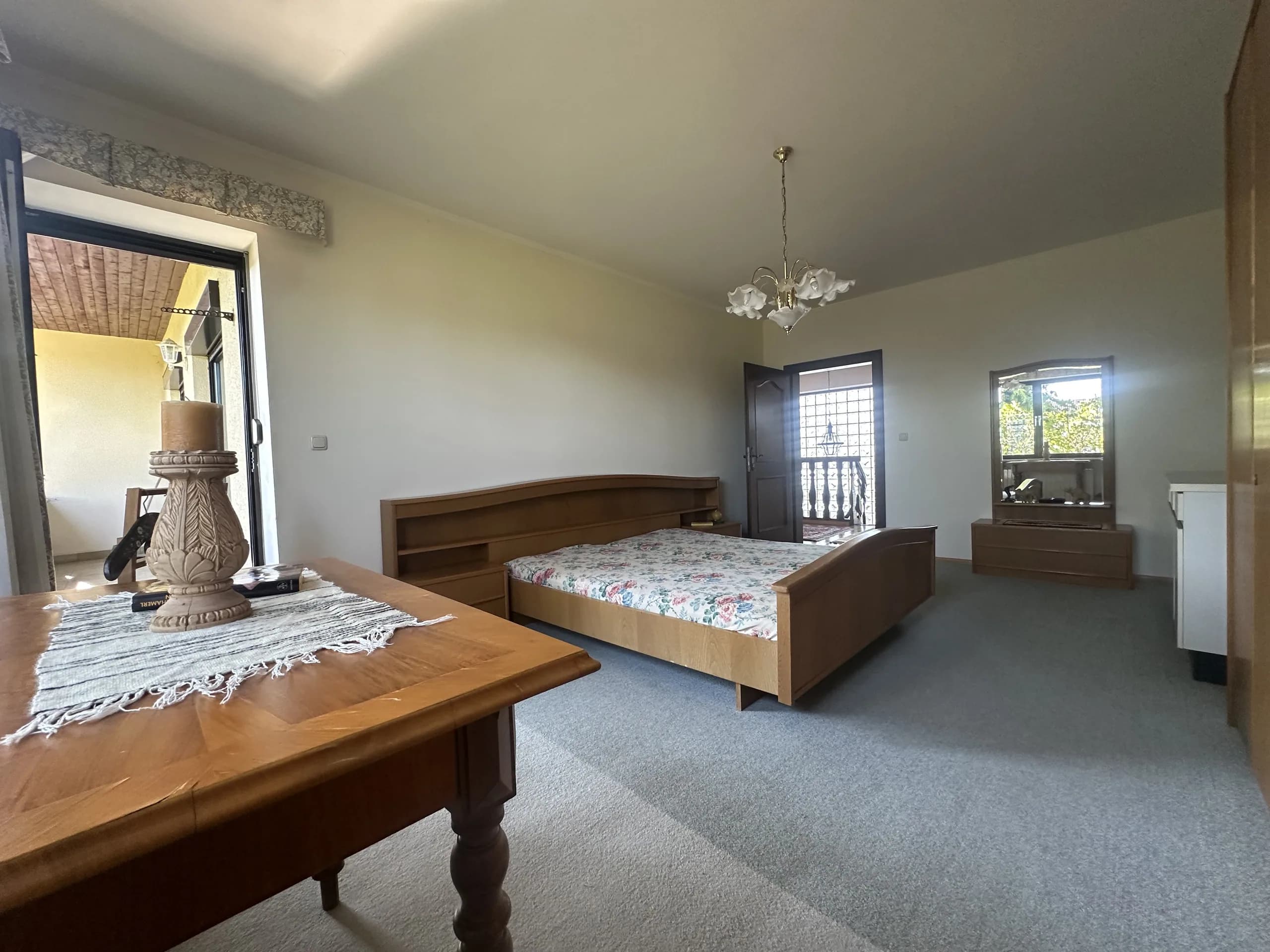 Das Elternzimmer zum Balkon