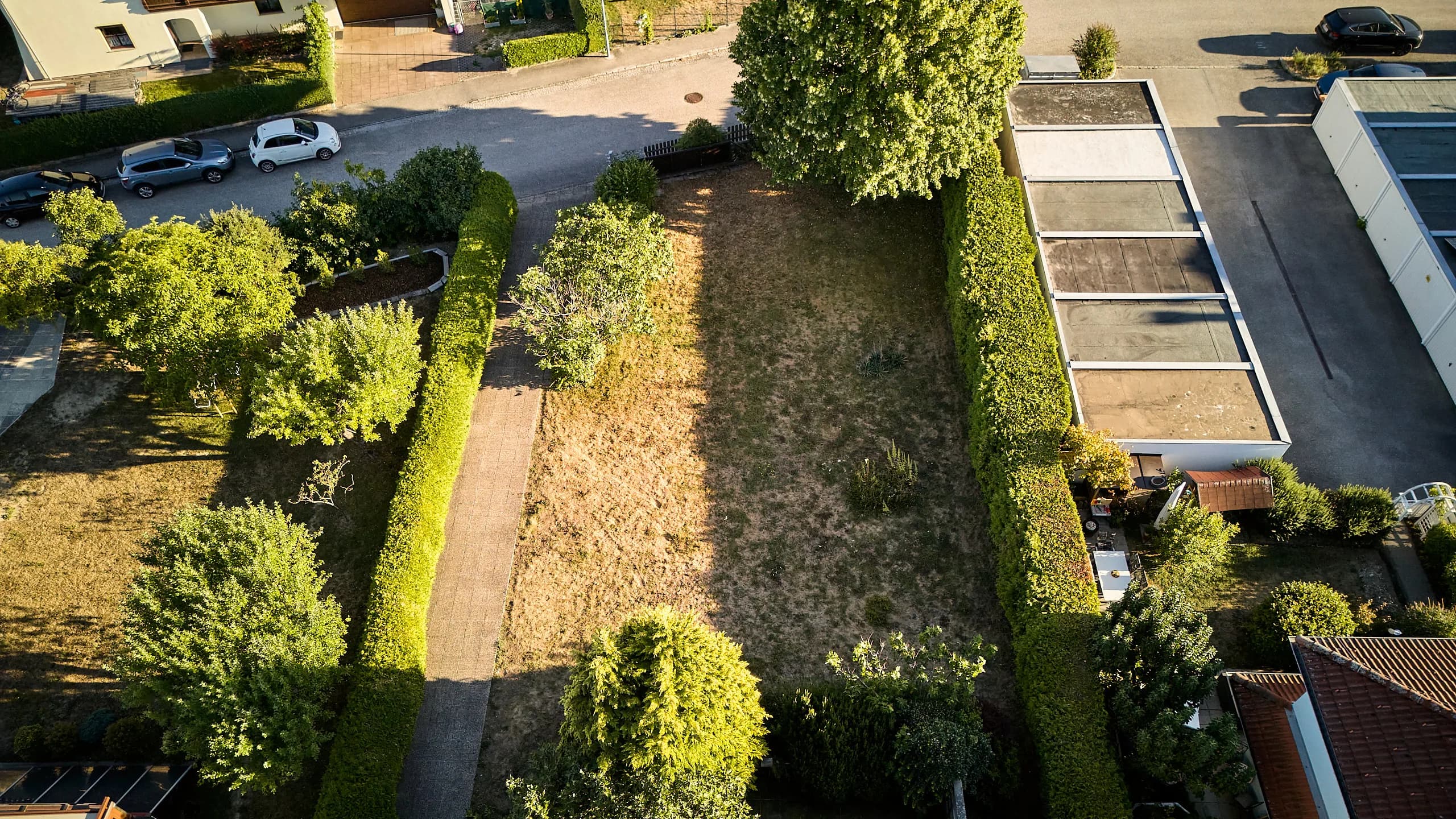 Der Garten vor dem Haus, von oben